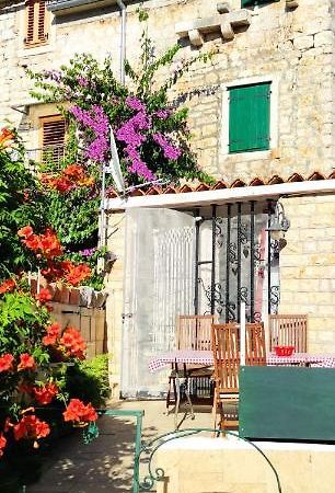 Apartment Alena With Terrace And Garden Center Jelsa Jelsa (Hvar) Exterior foto