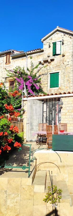 Apartment Alena With Terrace And Garden Center Jelsa Jelsa (Hvar) Exterior foto