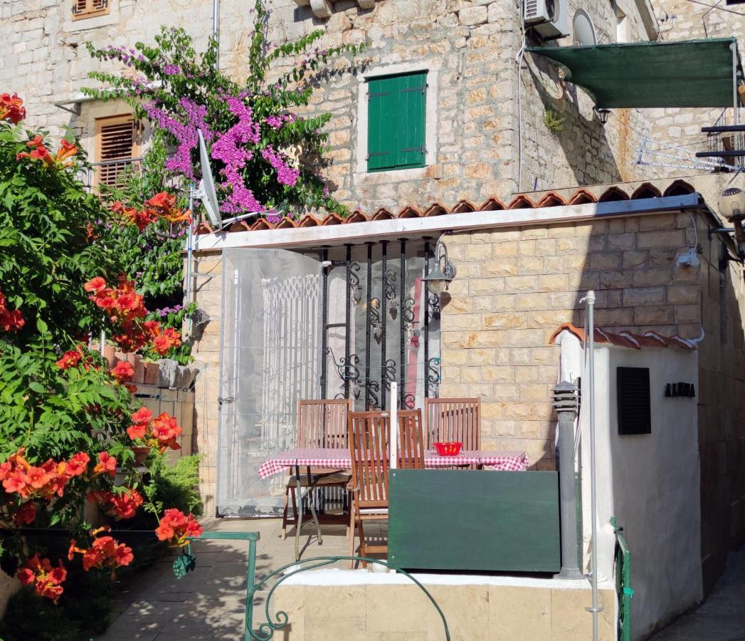 Apartment Alena With Terrace And Garden Center Jelsa Jelsa (Hvar) Exterior foto