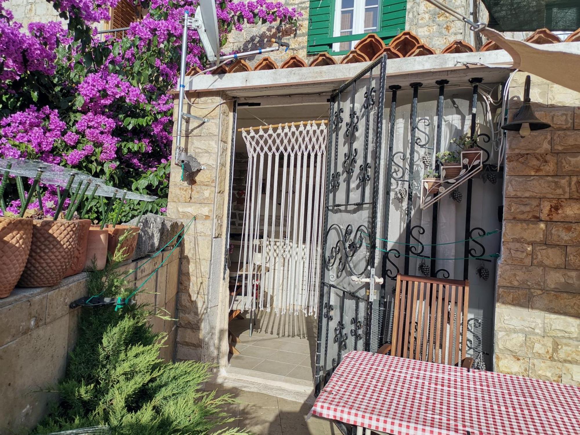 Apartment Alena With Terrace And Garden Center Jelsa Jelsa (Hvar) Exterior foto